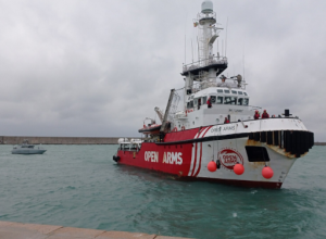 Il Tribunale di Massa annulla il fermo della nave di Open Arms: "soccorrere non è un reato"